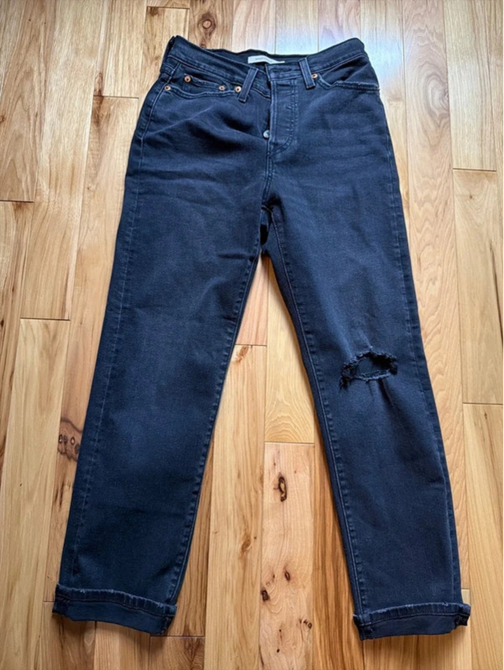 Levi’s Wedgie Straight destroyed black jeans! Sz 28